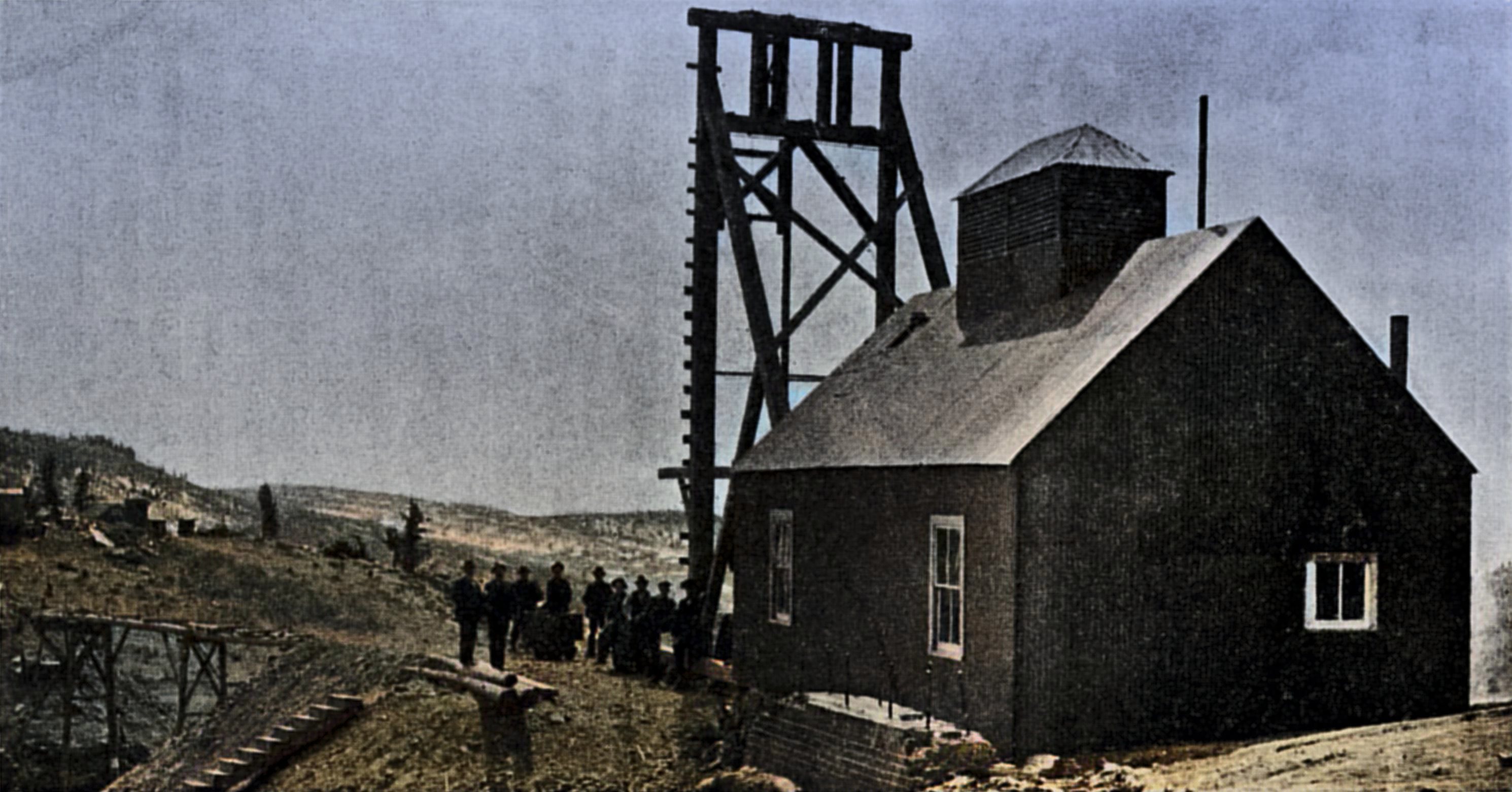 While the views in the prospectus that is the source was not the best in terms of quality, it still is one of the best views I have of one of the many shafts that graced the Golconda lode in its lifetime! Based on research it looks like this image can be from around late September 1899 till early October same year, as by end av third week of September 1899 the company leasing the Golconda had its new machinery and shaft house operational, and as people are posing on these views it sort of make sense to me that they can be from same timeframe, especially as the source prospect talks about 1899 as not ended yet.
   The photographer stood with Squaw Mountain in the back, the town of Victor is outside the view at left, and I wonder if the trestle at lower left might be across the mainline of the F. & C. C. railroad as this shaft was located north of it. After all, there is a substantial dip in the ground here.
   I did procure the colored version of this image as I think it is nicer. Source is gray-toned, or in common speech black & white. Used an online service and tweaked and worked with image to get what looks best to my eyes for the moment.